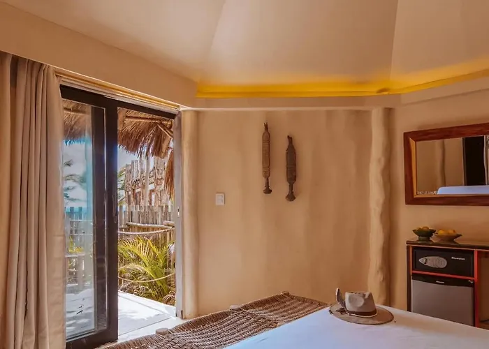 Hotel Amana , Front *